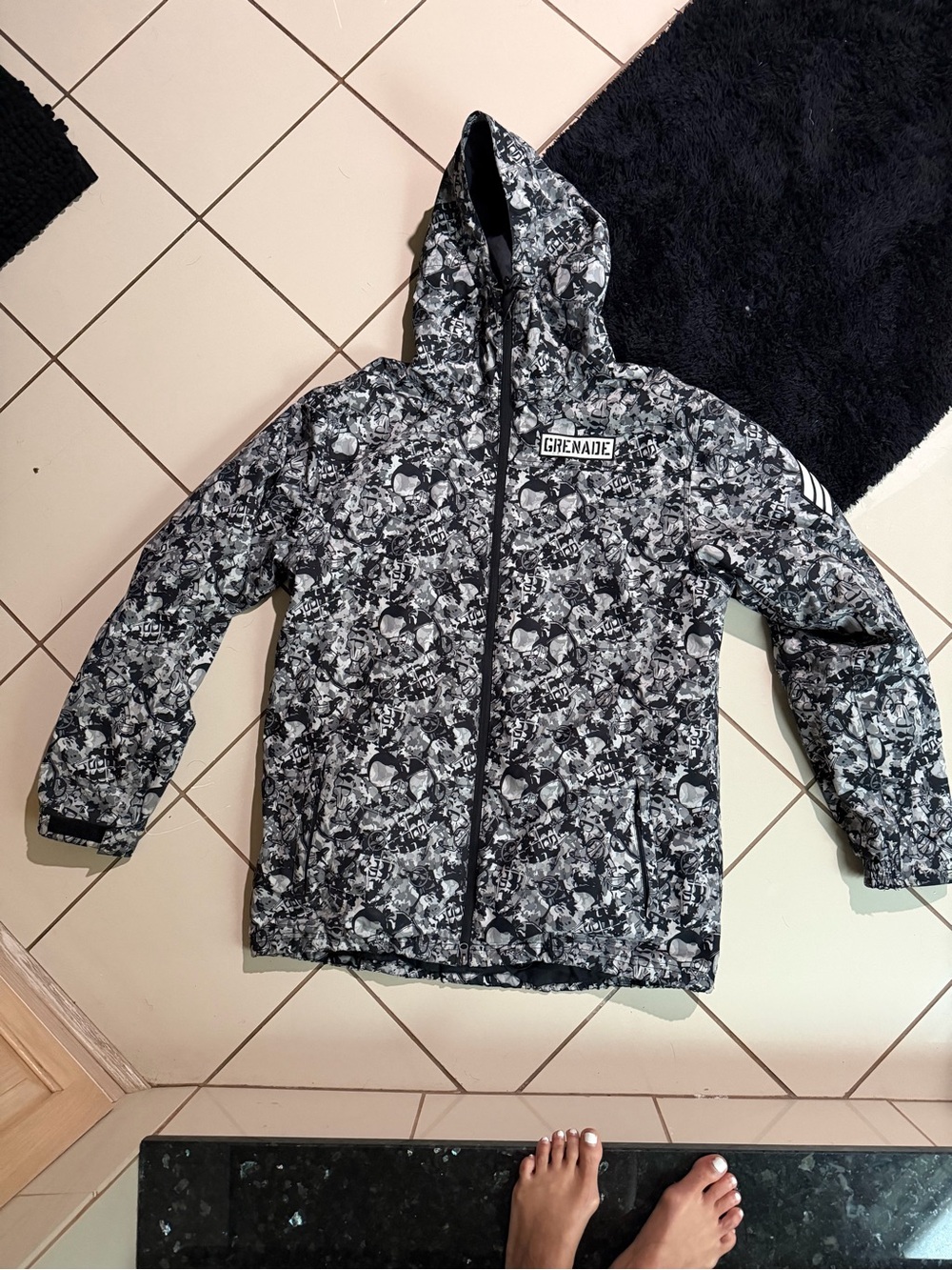 Grenade Men’s Black & Gray Camo Snowboard / Ski Jacket